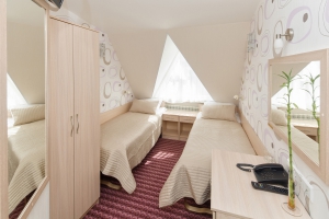 улучшенный двухместный номер с двумя односпальными кроватями в гостинице Sky Hotel